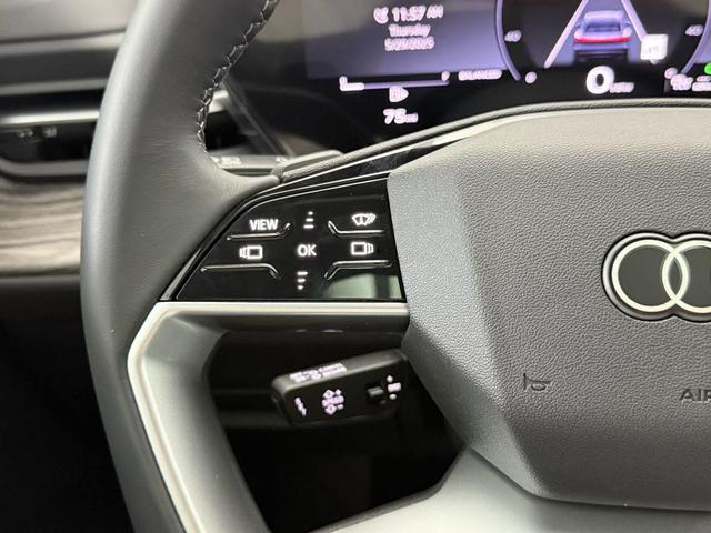 Photo of 2025 Glacier White Metallic Audi Q5