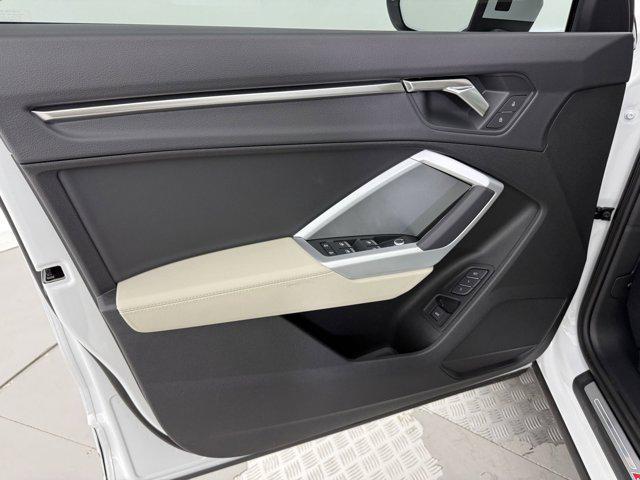 Photo of 2025 Glacier White Metallic Audi Q3