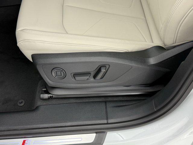 Photo of 2025 Glacier White Metallic Audi Q3