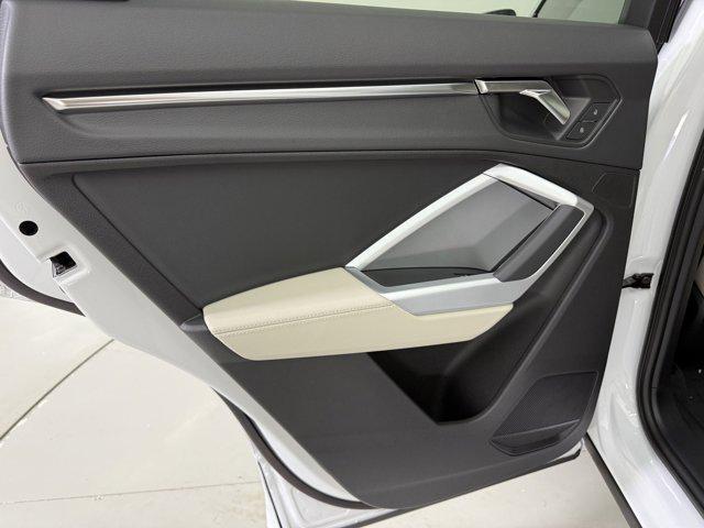 Photo of 2025 Glacier White Metallic Audi Q3
