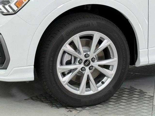Photo of 2025 Glacier White Metallic Audi Q3