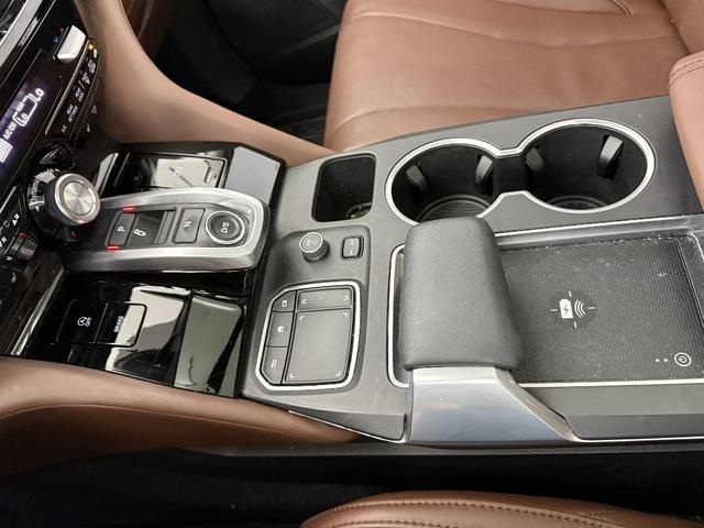 Photo of 2023 Platinum White Pearl Acura MDX