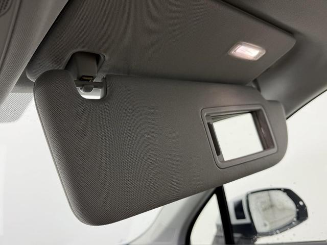 Photo of 2025 Glacier White Metallic Audi Q7