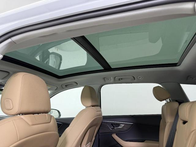 Photo of 2025 Glacier White Metallic Audi Q7