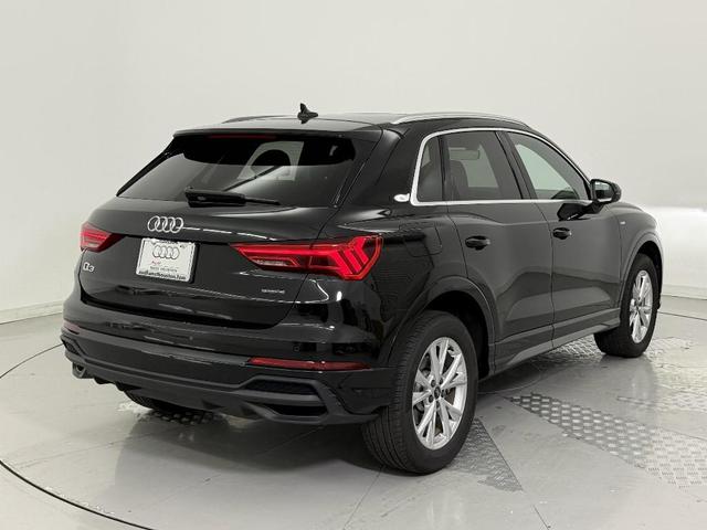 Photo of 2024 Mythos Black Metallic Audi Q3