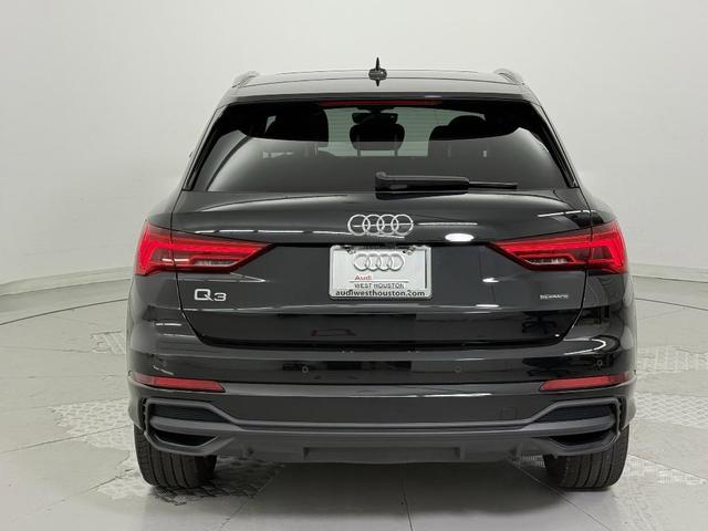 Photo of 2024 Mythos Black Metallic Audi Q3