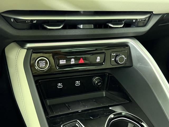 Photo of 2025 Glacier White Metallic Audi Q5