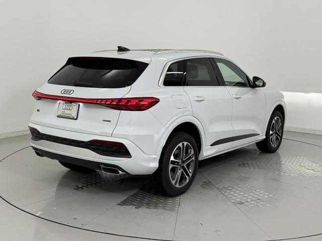 Photo of 2025 Glacier White Metallic Audi Q5
