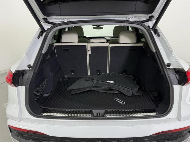 Photo of 2025 Glacier White Metallic Audi Q5