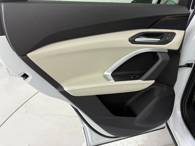 Photo of 2025 Glacier White Metallic Audi Q5