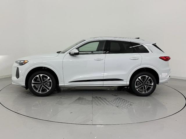 Photo of 2025 Glacier White Metallic Audi Q5