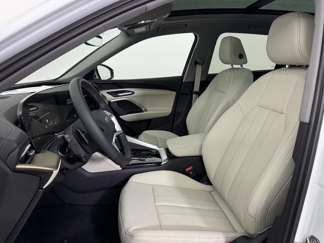 Photo of 2025 Glacier White Metallic Audi Q5