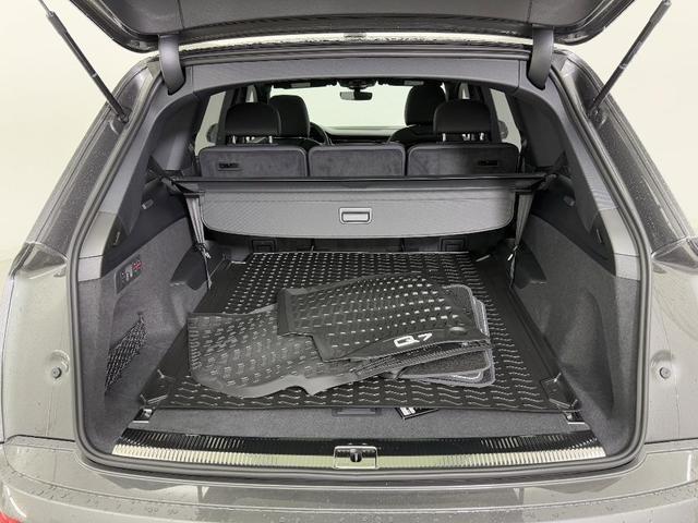 Photo of 2025 Samurai Gray Metallic Audi Q7