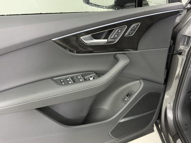 Photo of 2025 Samurai Gray Metallic Audi Q7