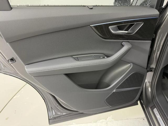 Photo of 2025 Samurai Gray Metallic Audi Q7