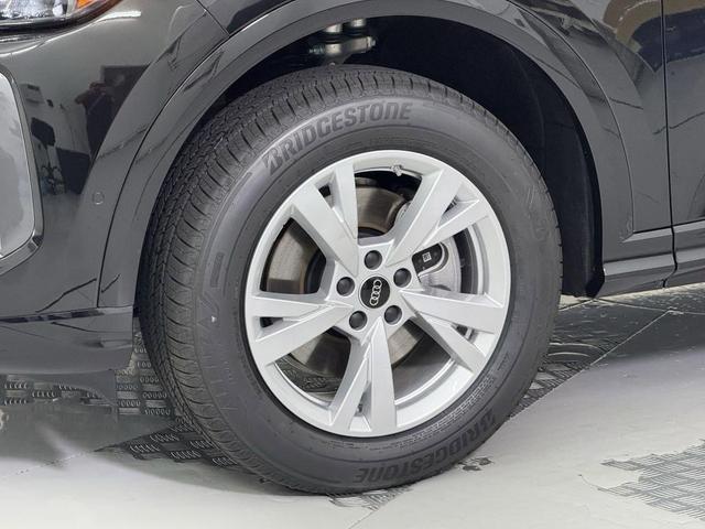 Photo of 2025 Mythos Black Metallic Audi Q5