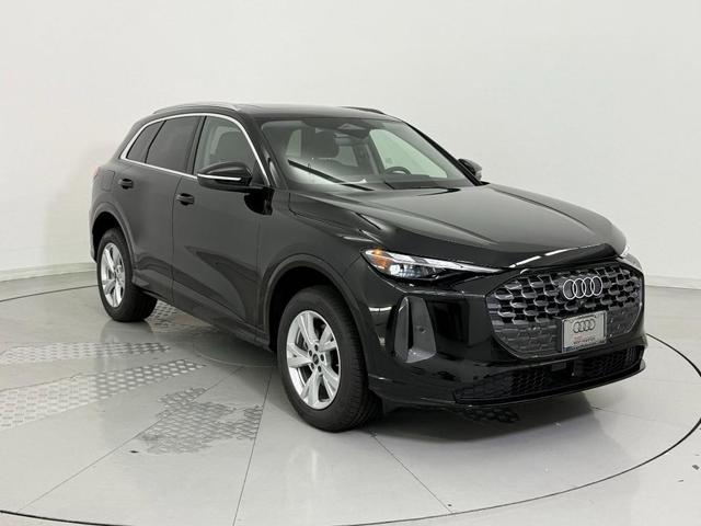 Photo of 2025 Mythos Black Metallic Audi Q5