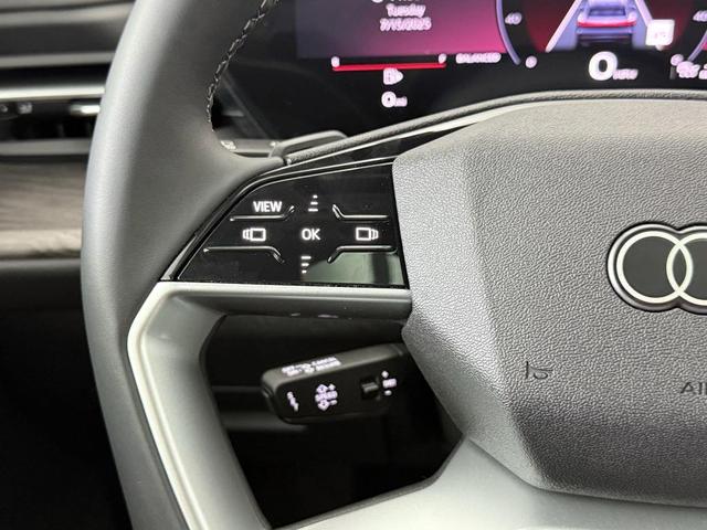 Photo of 2025 Mythos Black Metallic Audi Q5