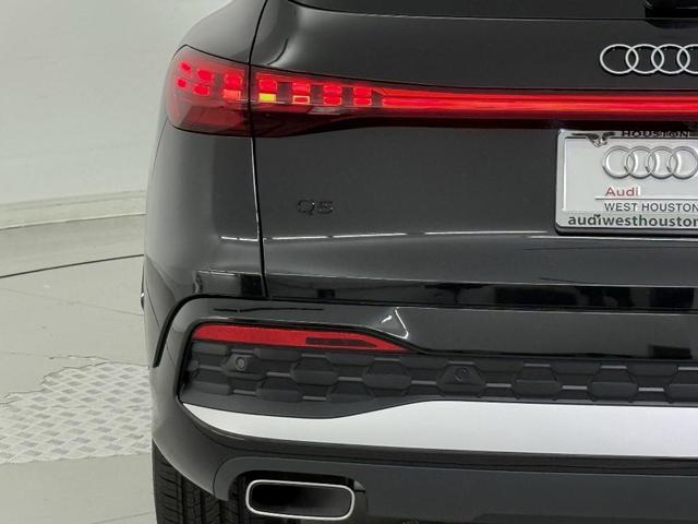Photo of 2025 Mythos Black Metallic Audi Q5