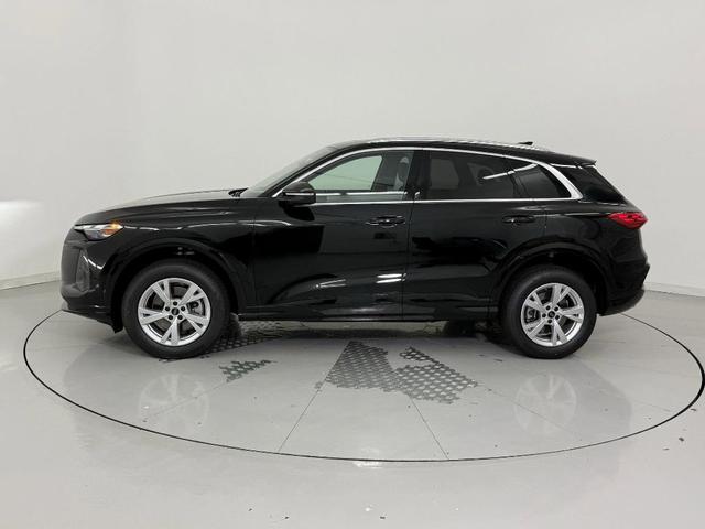 Photo of 2025 Mythos Black Metallic Audi Q5