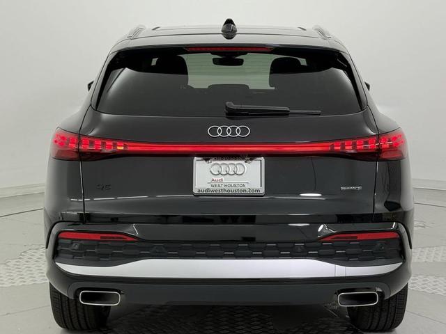 Photo of 2025 Mythos Black Metallic Audi Q5