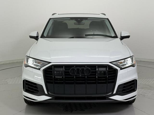 Photo of 2023 White Audi Q7
