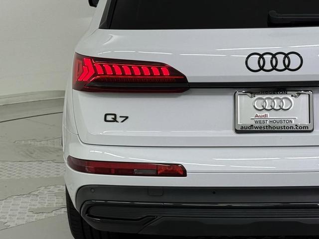 Photo of 2023 White Audi Q7