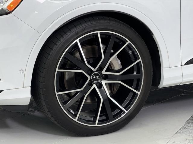 Photo of 2023 White Audi Q7