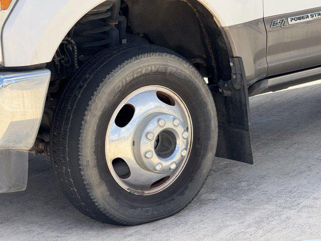 Photo of 2019 White Ford F-350