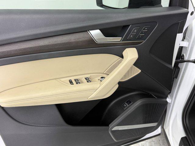 Photo of 2022 Glacier White Metallic Audi Q5