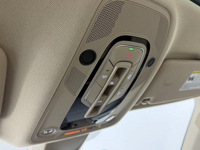 Photo of 2022 Glacier White Metallic Audi Q5