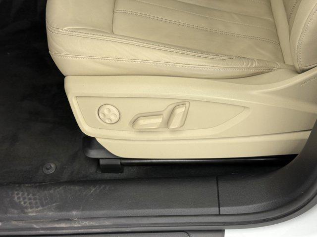 Photo of 2022 Glacier White Metallic Audi Q5