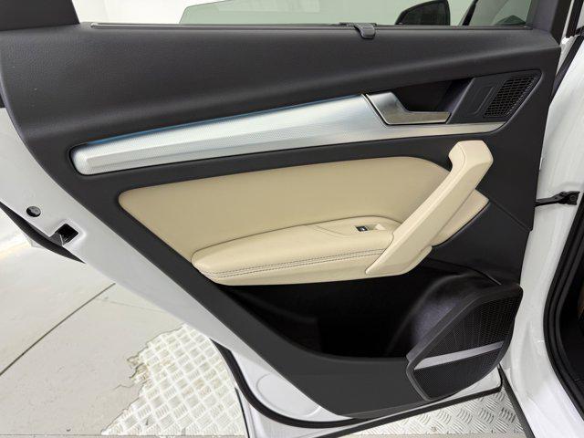 Photo of 2025 Arkona White Audi Q5
