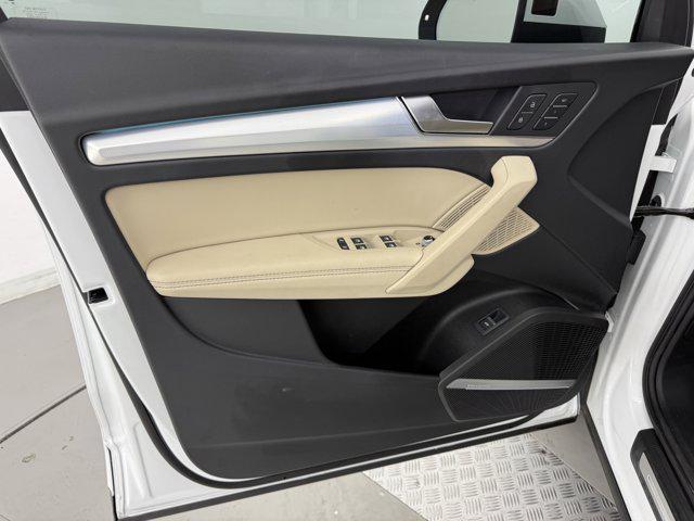 Photo of 2025 Arkona White Audi Q5