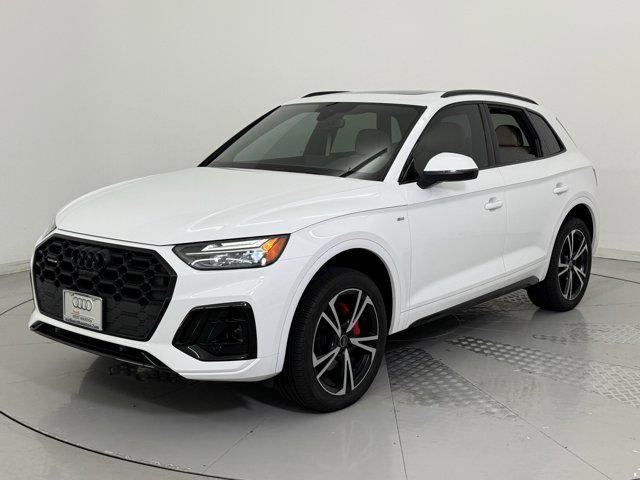Photo of 2025 Arkona White Audi Q5