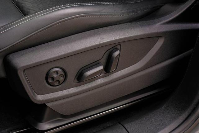 Photo of 2023 Daytona Gray Pearl Effect Audi Q5