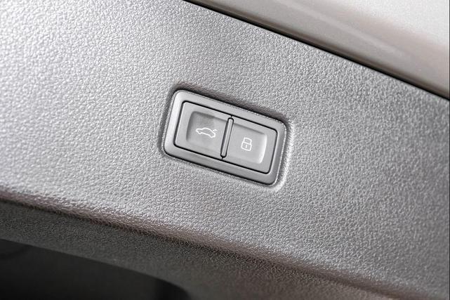 Photo of 2023 Daytona Gray Pearl Effect Audi Q5
