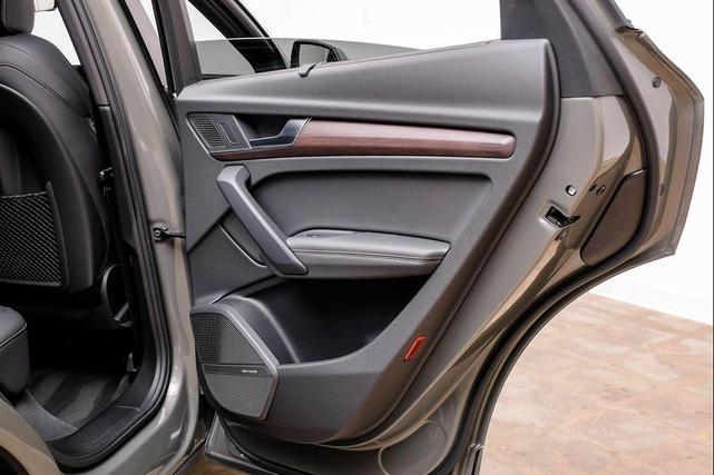 Photo of 2023 Daytona Gray Pearl Effect Audi Q5