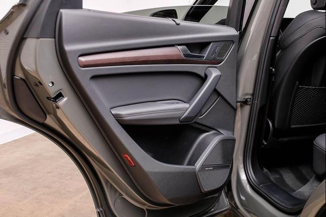 Photo of 2023 Daytona Gray Pearl Effect Audi Q5