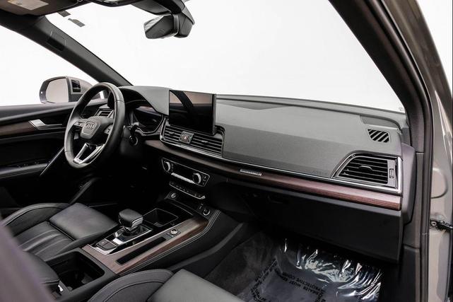 Photo of 2023 Daytona Gray Pearl Effect Audi Q5