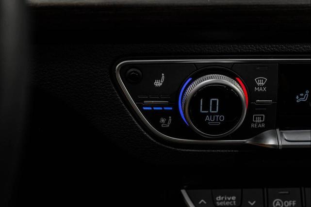 Photo of 2023 Daytona Gray Pearl Effect Audi Q5