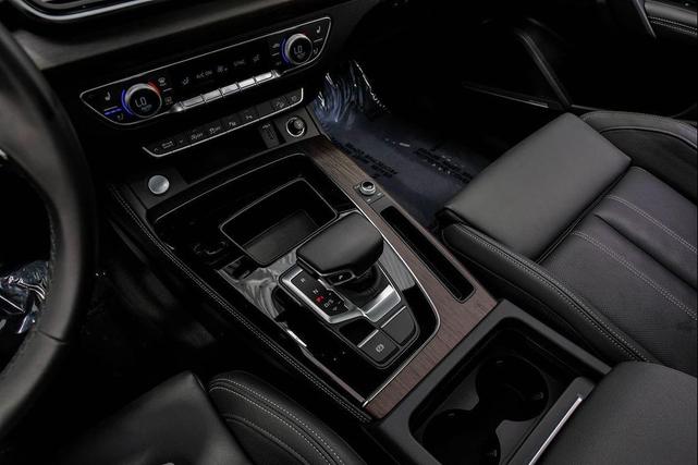 Photo of 2023 Daytona Gray Pearl Effect Audi Q5