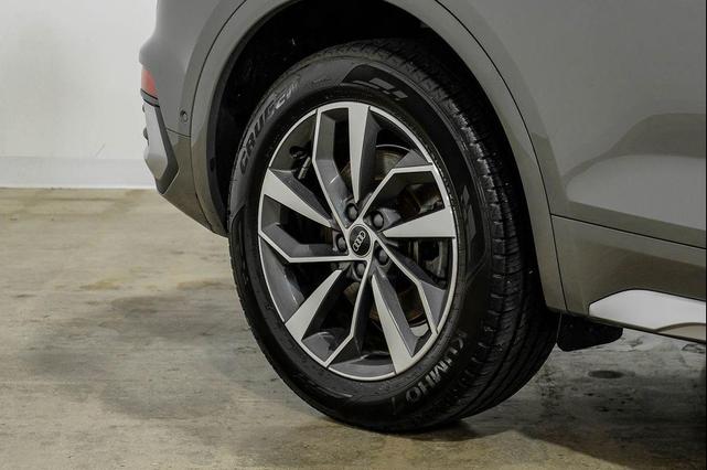 Photo of 2023 Daytona Gray Pearl Effect Audi Q5