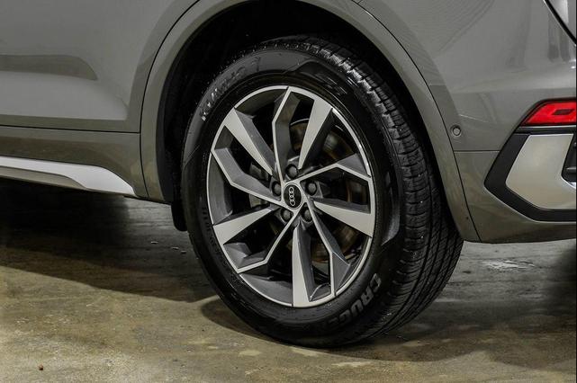 Photo of 2023 Daytona Gray Pearl Effect Audi Q5