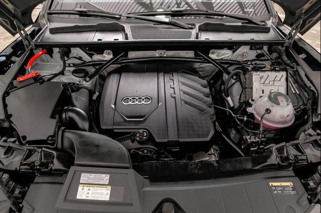 Photo of 2023 Daytona Gray Pearl Effect Audi Q5