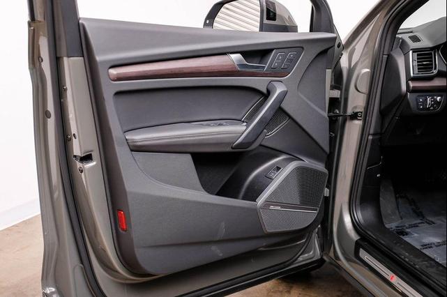 Photo of 2023 Daytona Gray Pearl Effect Audi Q5