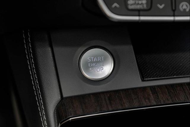 Photo of 2023 Daytona Gray Pearl Effect Audi Q5
