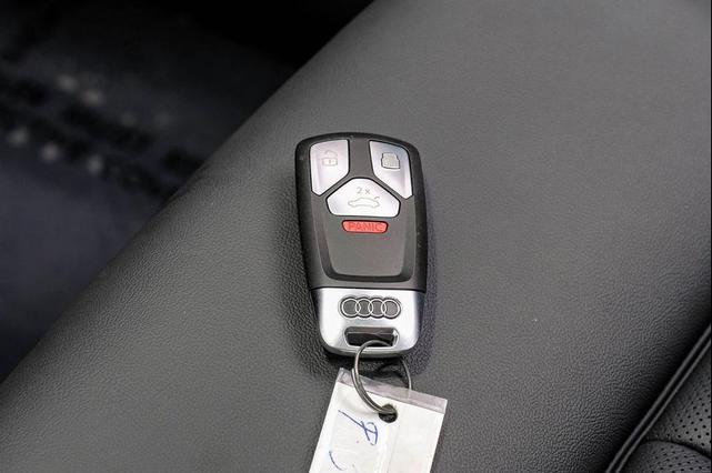 Photo of 2023 Daytona Gray Pearl Effect Audi Q5