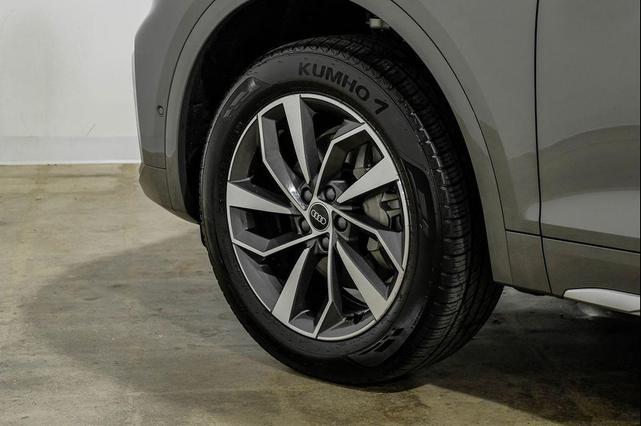 Photo of 2023 Daytona Gray Pearl Effect Audi Q5