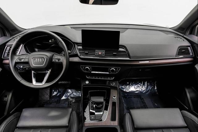 Photo of 2023 Daytona Gray Pearl Effect Audi Q5